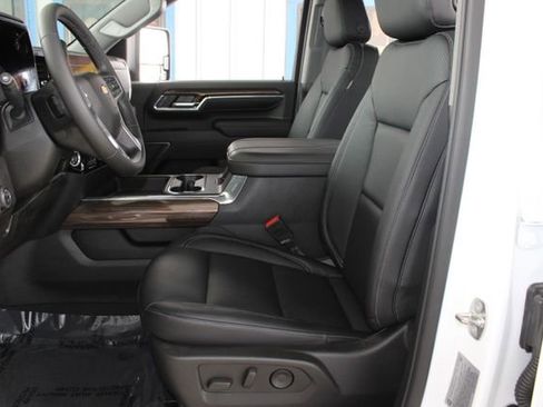 Used 2024 Chevrolet Silverado 2500 LT image 21