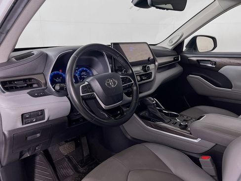 Used 2023 Toyota Highlander Limited image 9