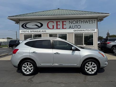Used 2013 Nissan Rogue SL AWD/4WD image 2