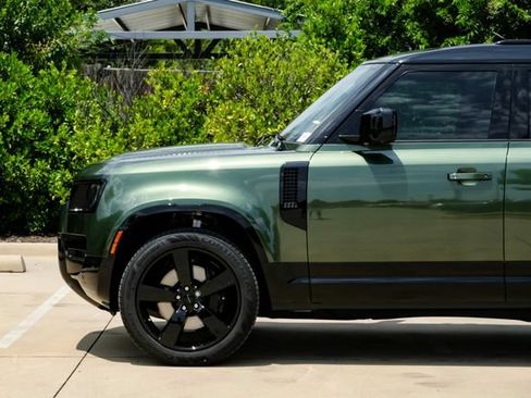 New 2026 Land Rover Defender 110 X-Dynamic SE AWD/4WD image 17