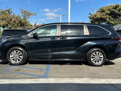 Used 2023 Toyota Sienna LE image 7