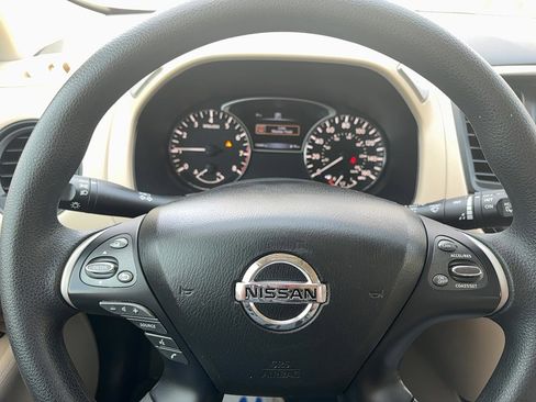 Used 2017 Nissan Pathfinder S image 18