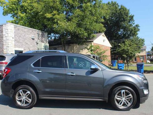 Used 2017 Chevrolet Equinox Premier w/ Enhanced Convenience Package AWD/4WD image 4