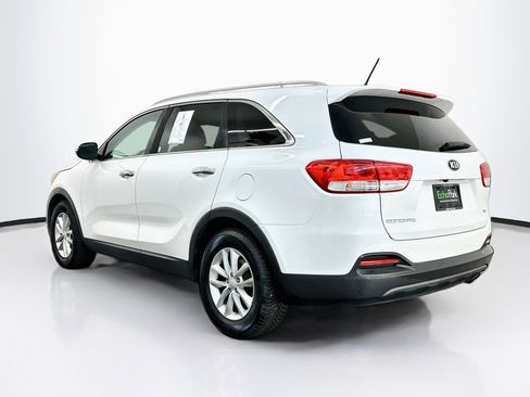 Used 2018 Kia Sorento FWD V6 image 5