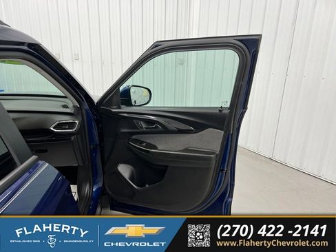 Used 2023 Chevrolet TrailBlazer LT FWD image 14