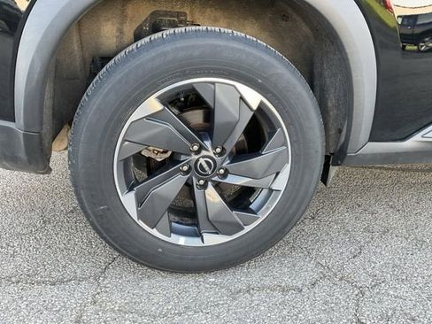 Used 2025 Nissan Rogue SV image 9