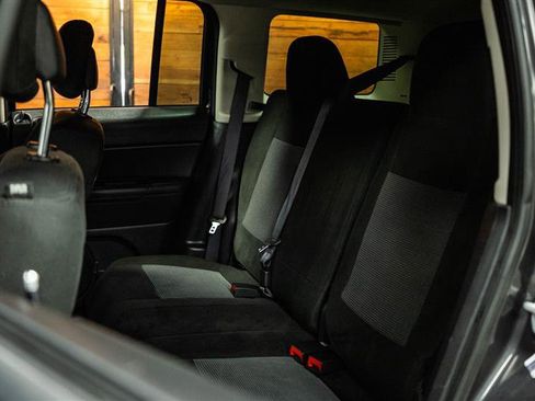 Used 2017 Jeep Patriot Latitude image 10