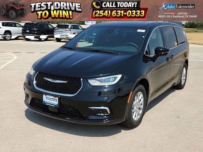 New 2026 Chrysler Pacifica Select