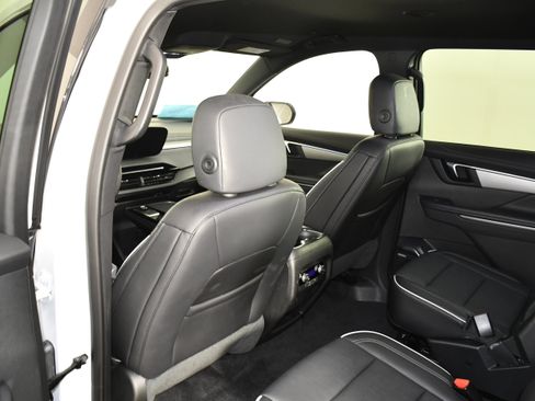 Used 2025 Buick Enclave Preferred AWD/4WD image 47