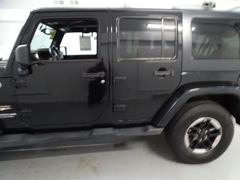 Used 2013 Jeep Wrangler Unlimited Sahara w/ Dual Top Group AWD/4WD image 15