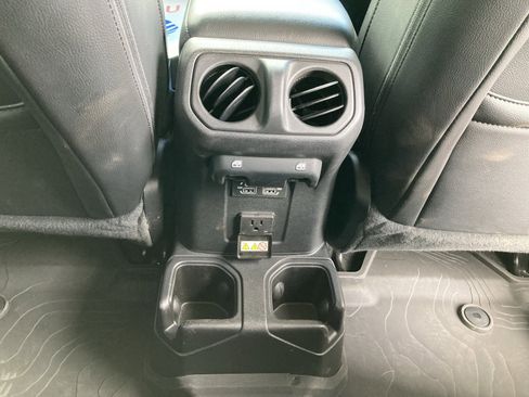 Used 2023 Jeep Gladiator Sport image 34