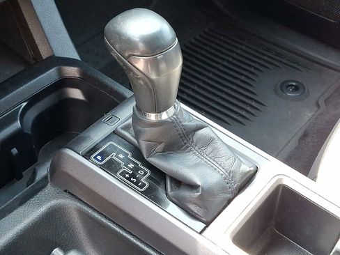 Used 2021 Toyota Tacoma TRD Sport w/ Technology Package AWD/4WD image 14