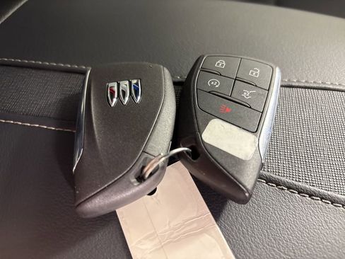 Used 2025 Buick Enclave Preferred image 50