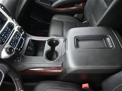 Used 2018 GMC Yukon SLT w/ Premium Edition image 9