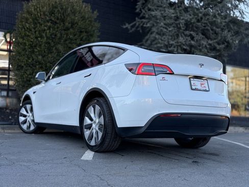 Used 2021 Tesla Model Y Long Range image 19