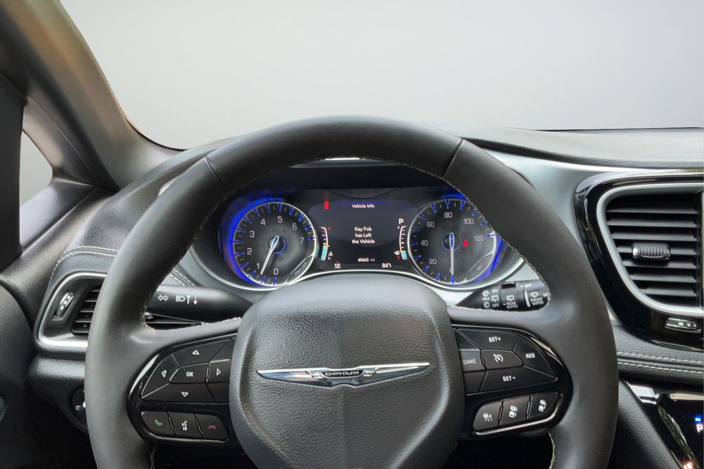 Used 2025 Chrysler Pacifica Limited FWD image 13