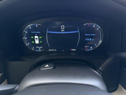 Used 2018 Cadillac Escalade Luxury RWD image 31
