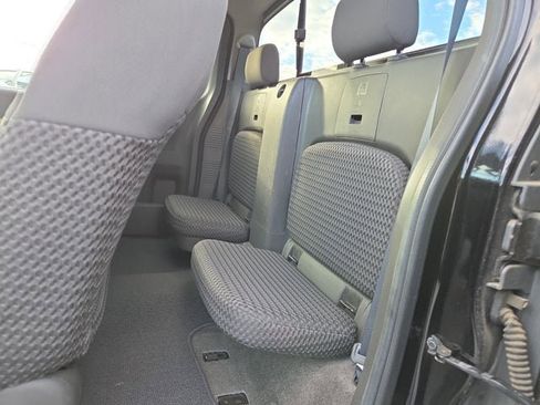 Used 2012 Nissan Frontier SV image 11