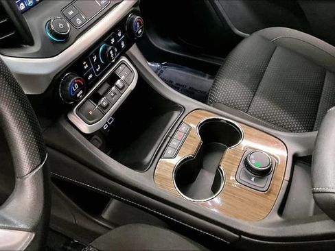 Used 2023 GMC Acadia SLE FWD image 16