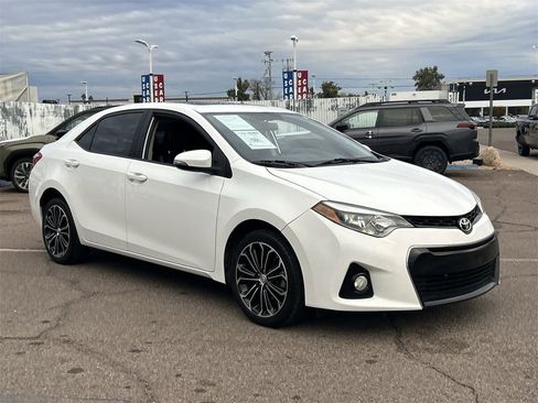 Used 2016 Toyota Corolla image 2