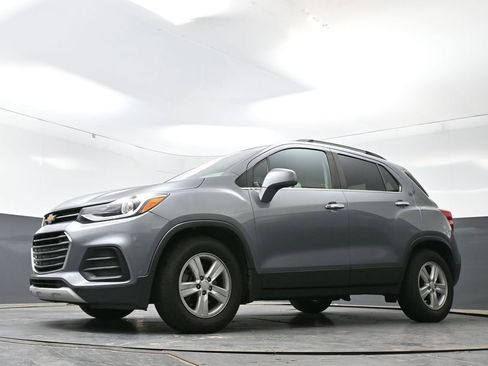 Used 2020 Chevrolet Trax LT w/ LT Convenience Package FWD image 50
