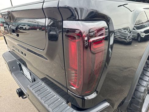 Used 2022 GMC Sierra 3500 Denali w/ Denali Black Diamond Edition image 43
