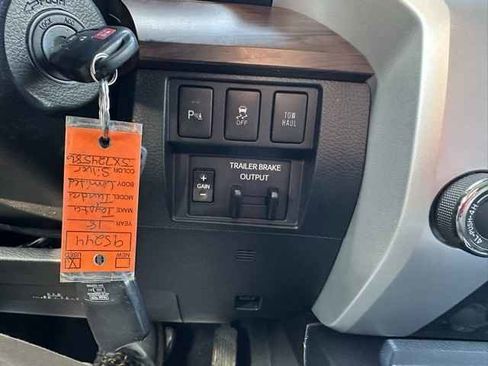 Used 2018 Toyota Tundra Limited image 15