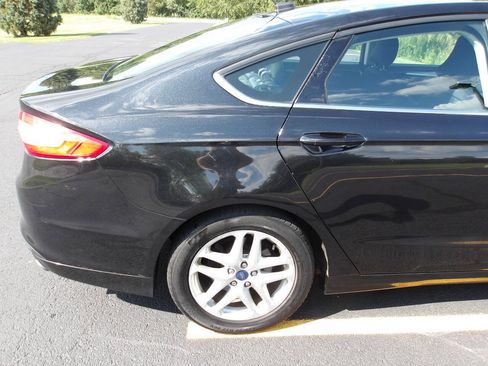 Used 2015 Ford Fusion SE FWD image 34