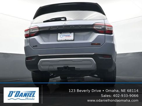 Used 2025 Honda Pilot TrailSport image 11