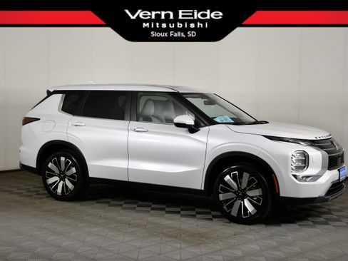 New 2026 Mitsubishi Outlander SE AWD/4WD image 1
