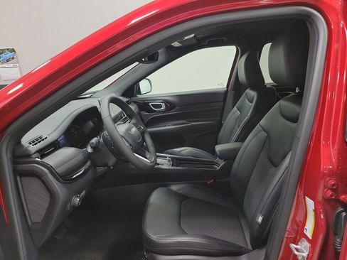 New 2026 Jeep Compass Latitude image 9