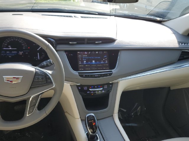Certified 2017 Cadillac XT5 Luxury w/ Driver Awareness Package FWD image 19