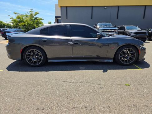 Used 2018 Dodge Charger R/T Scat Pack RWD image 8