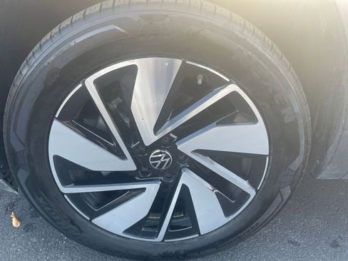 Used 2025 Volkswagen Atlas SE image 25