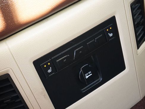 Used 2014 RAM 2500 Laramie w/ Protection Group image 16