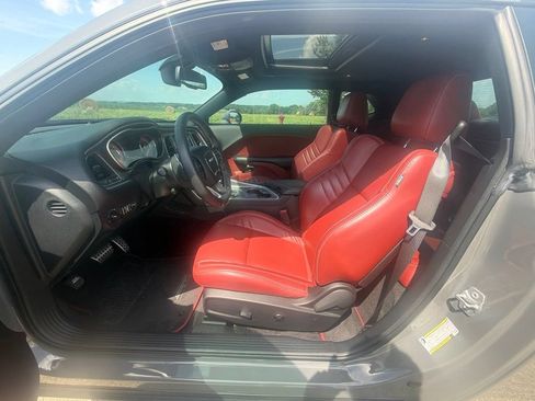Used 2018 Dodge Challenger SRT Hellcat RWD image 10