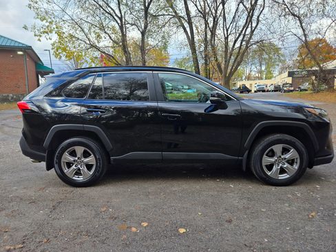 Used 2022 Toyota RAV4 XLE image 9