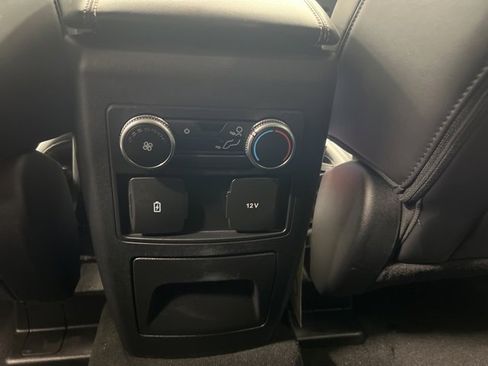 Used 2022 Ford Explorer XLT w/ Equipment Group 202A image 14