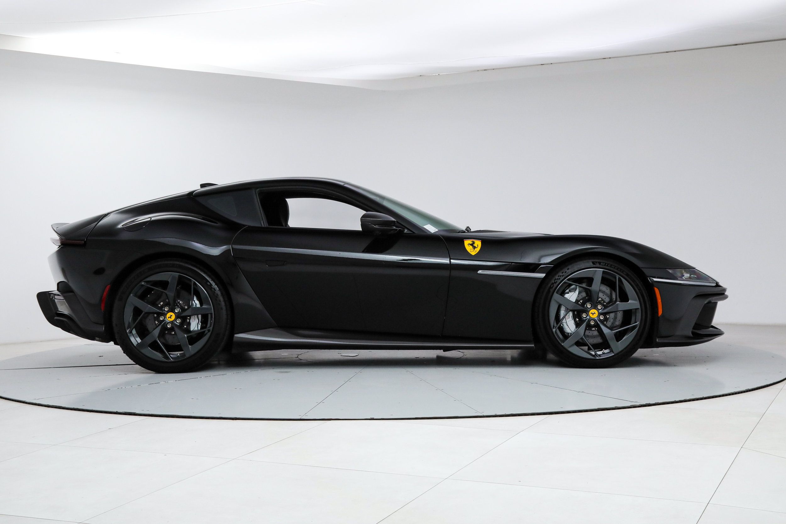 Certified 2025 Ferrari 12Cilindri RWD image 9