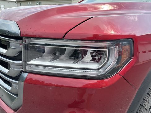 Used 2022 GMC Acadia AT4 w/ Technology Package AWD/4WD image 9