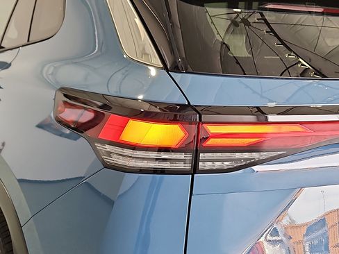 New 2026 Volkswagen Tiguan SE image 8