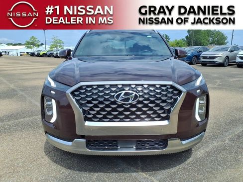 Used 2022 Hyundai Palisade Calligraphy FWD image 2