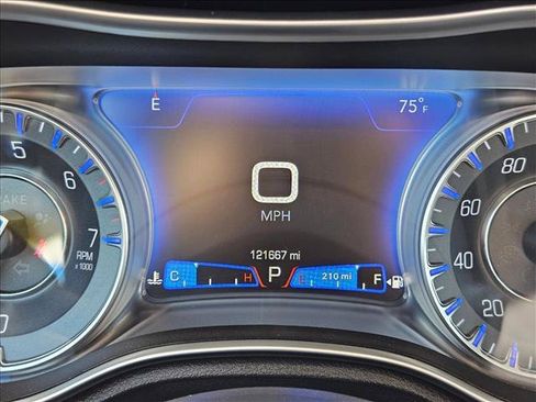 Used 2022 Chrysler 300 Touring L w/ Comfort Group RWD image 12