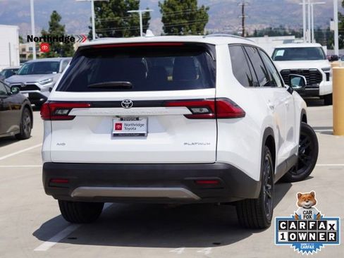 Used 2024 Toyota Grand Highlander AWD image 8