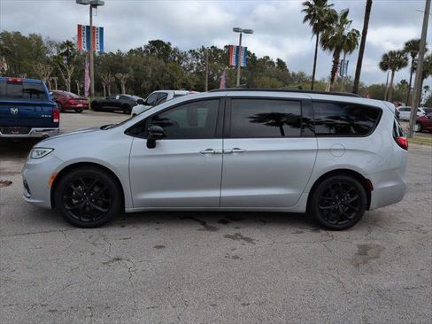 Certified 2024 Chrysler Pacifica Touring-L w/ S Appearance Package image 7