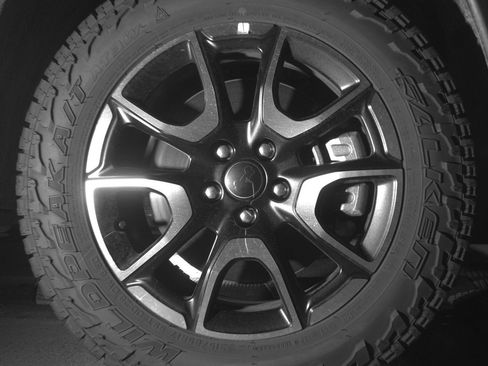 Used 2025 Jeep Compass Trailhawk AWD/4WD image 13