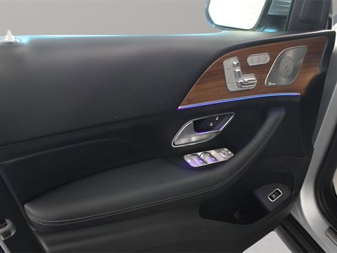 Used 2023 Mercedes-Benz GLS 450 4MATIC image 32