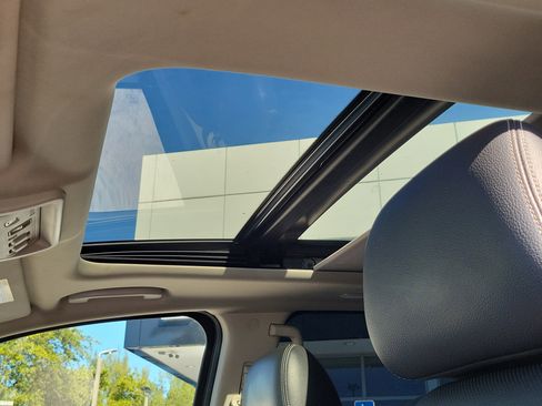 Used 2020 Nissan Titan SL w/ Moonroof Package image 12