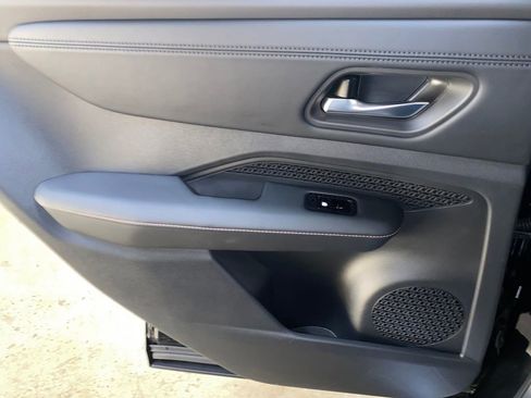 Used 2023 Nissan Ariya AWD image 27