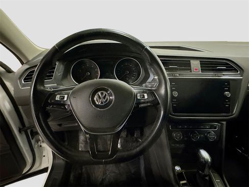 Used 2019 Volkswagen Tiguan SE w/ Panoramic Sunroof Package image 13